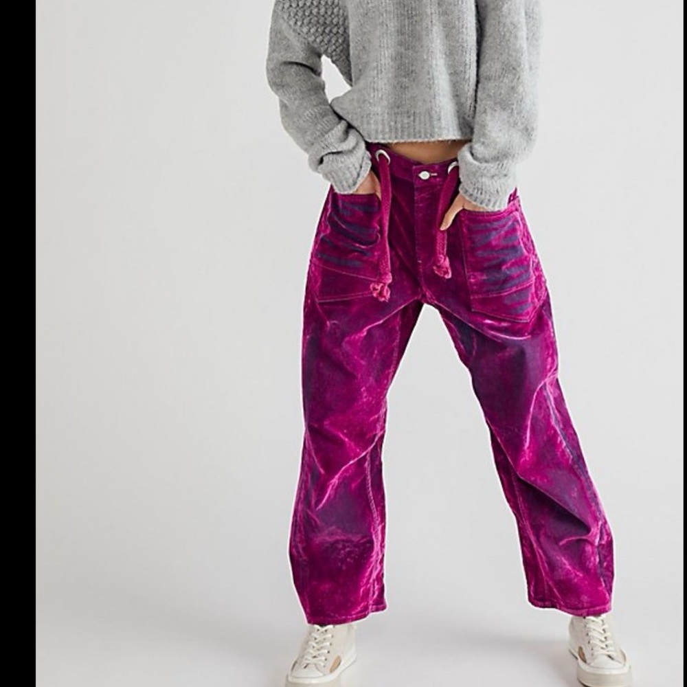 UNICORN🦄 We The Free People Moxie Flocked Barrel jeans in rose fuschia Pink